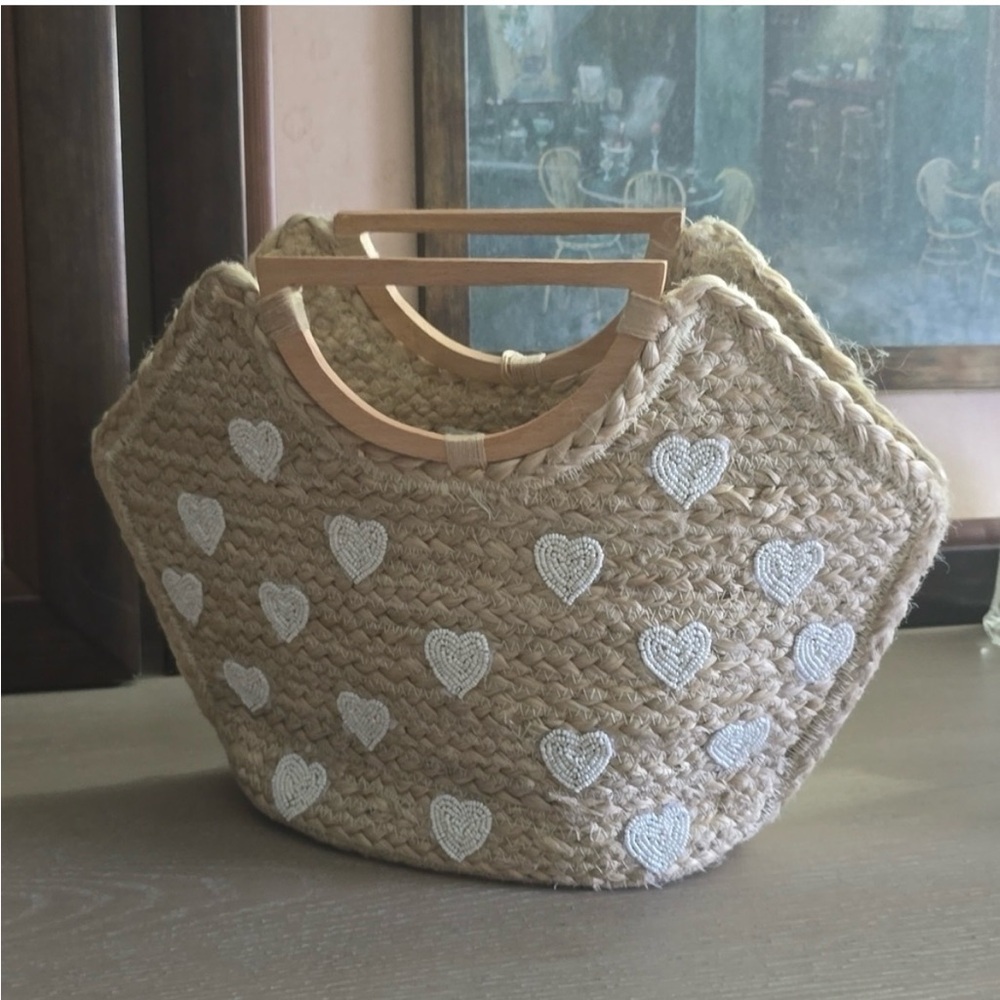 Jute handbag with white beaded hearts